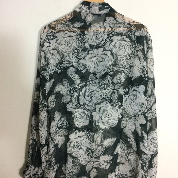 New CAbi BLACK GRAY Sheer FLORAL BLOUSE Sz MEDIUM - Picture 6 of 8